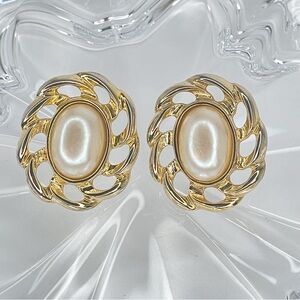 Vintage 80s 90s Chunky Gold Tone Chain Design Oval Faux Pearl Stud Earrings